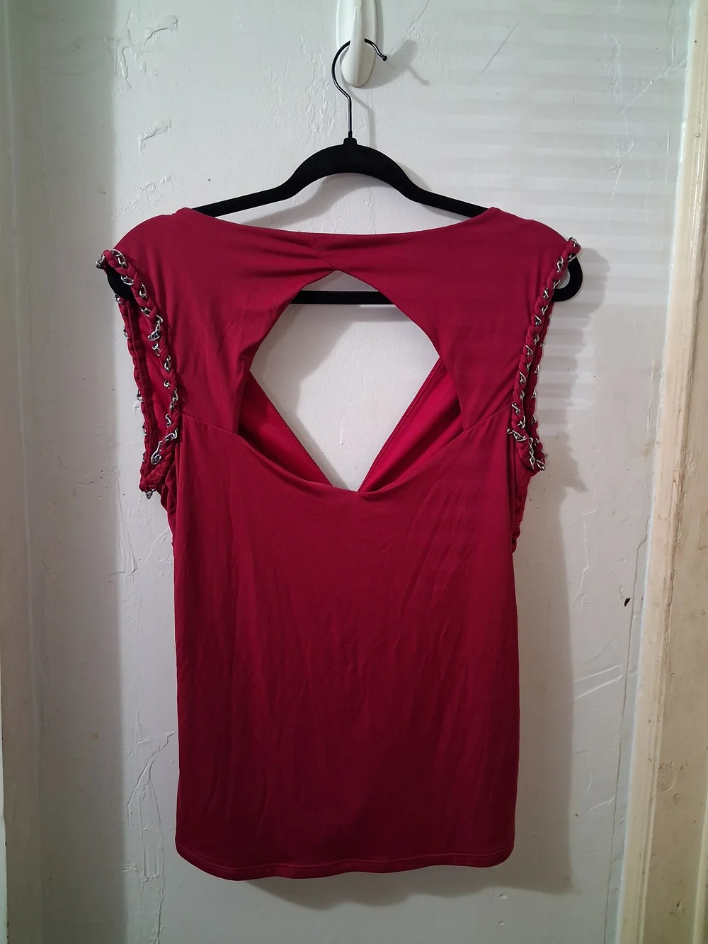 Ruched Deep Pink V-Neck Sleeveless Blouse with Grommet Detail - Picture 6 of 6